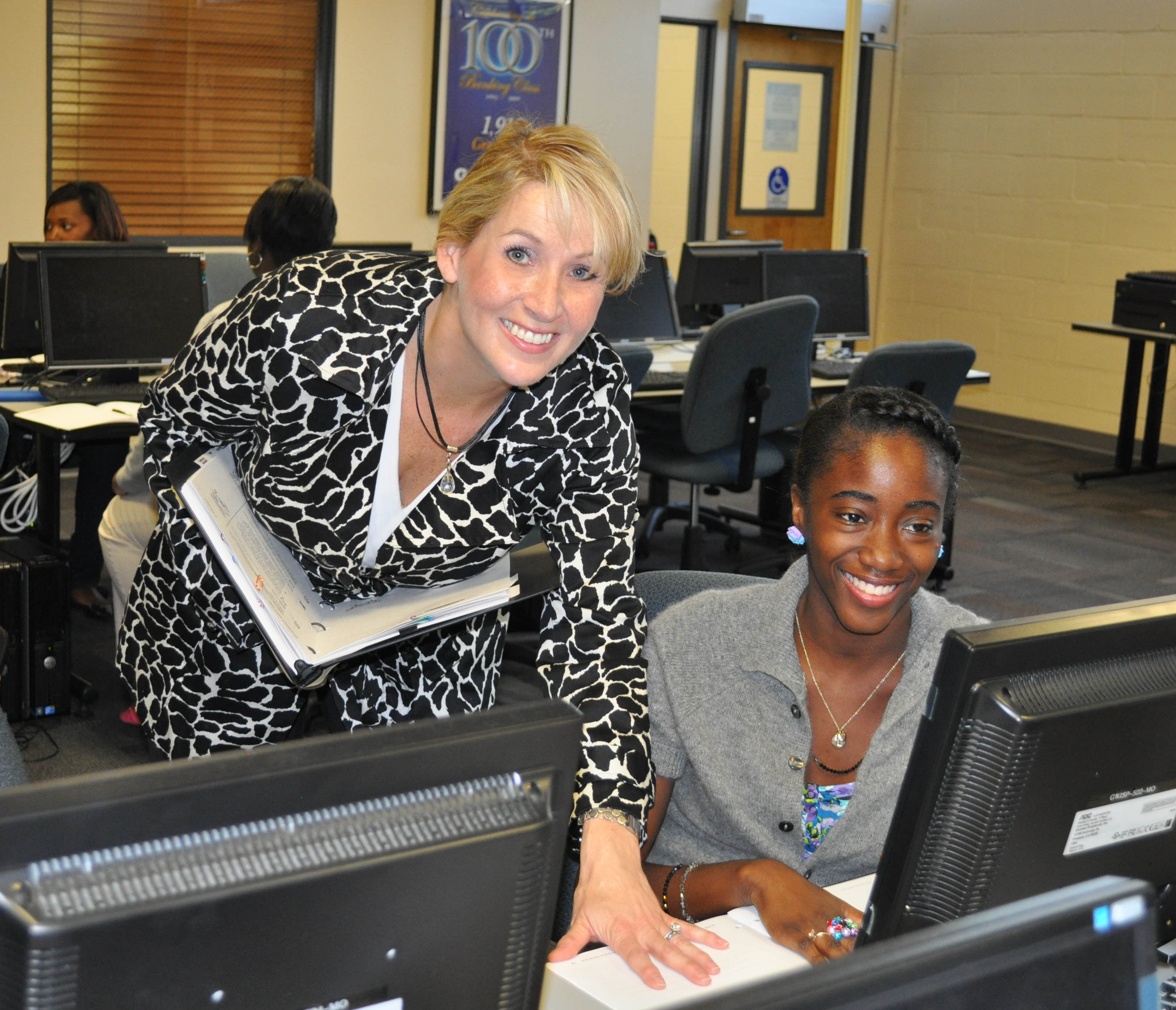 Wells Fargo volunteer Elizabeth Cobb